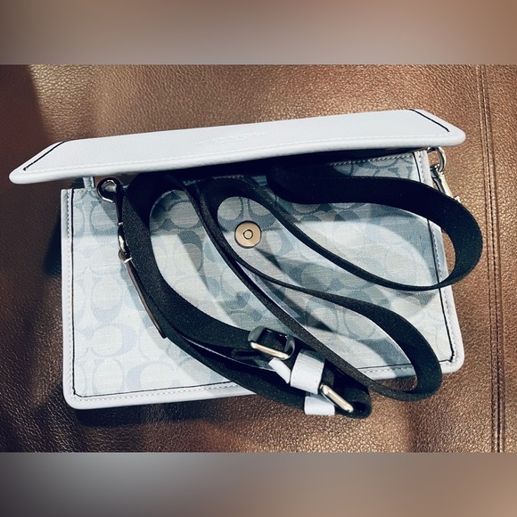 BIN046.11 NWT Turner Flap Crossbody In Signature Chambray ⢠Coach - Picture 7 of 7